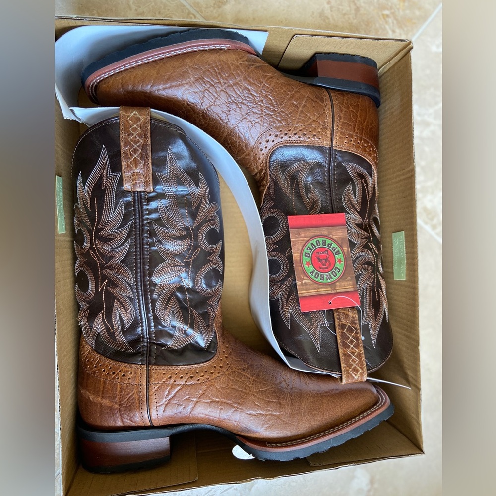 NITB/NWT MENS LAREDO COWBOY BOOTS